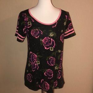 LuLaRoe medium classic tee
